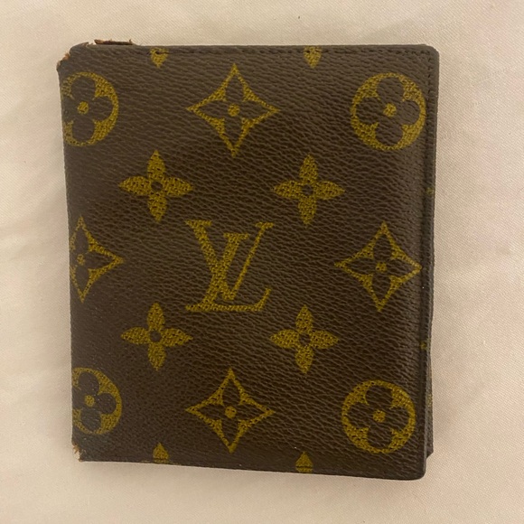 Louis Vuitton Monogram Bi-Fold Wallet - Authentic Pre-owned - Picture 4 of 4